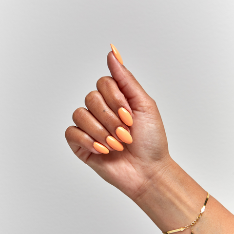 en Vogue Lac it! Do no Disturb punchy pastel orange crème UV/LED gel polish for professional nails and extensions. Shown on oval nails