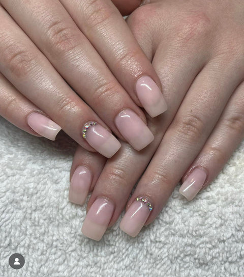 en Vogue Lac It! Angel Wings soft pink jelly UV/LED gel nail polish for professional nails and extensions on medium squared shaped manicure