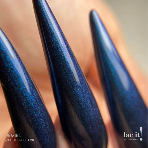 en Vogue Lac It! Aura deep blue base with teal color-shifting shimmers UV/LED gel nail polish for professional nails and extensions long point manicure