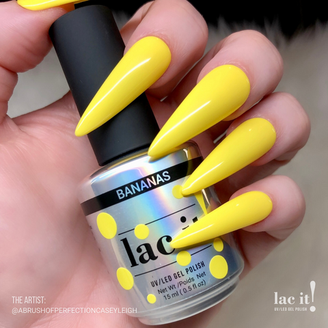 en Vogue Lac It! Banana rich warm yellow crème UV/LED gel nail polishfor professional nails and extensions long point manicure holding bottle
