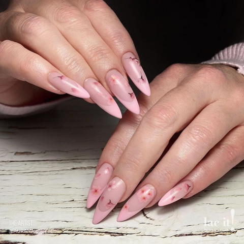 en Vogue Lac It! Bon Bon classic baby pink crème UV/LED gel nail polish for professional nails and extensions on stiletto manicure
