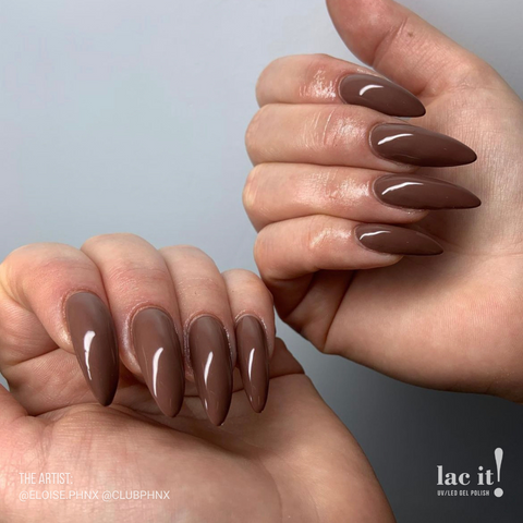 en Vogue Lac It! Cocoa Bean warm medium brown crème with subtle mauve undertones UV/LED gel nail polish for professional nails and extensions on stiletto manicure