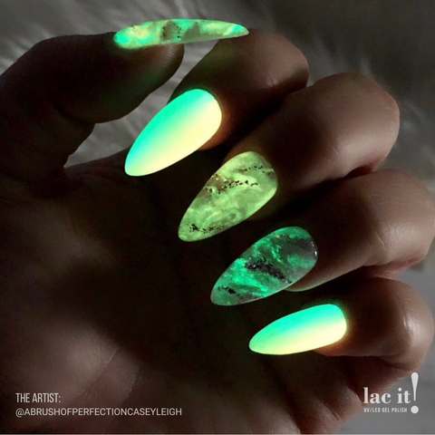 en Vogue Lac It! Coral reef bright coral that glows in the dark UV/LED gel nail polish for professional nails and extensions on stiletto manicure glowing in the dark