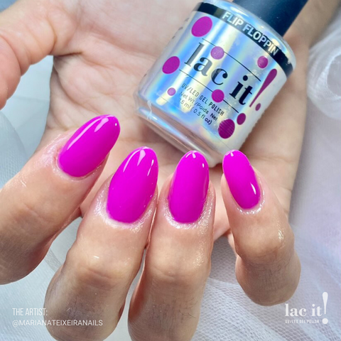 en Vogue Lac It! Flip Floppin bright fuchsia crème UV/LED gel nail polish for professional nails and extensions on rounded manicure holding polish bottle