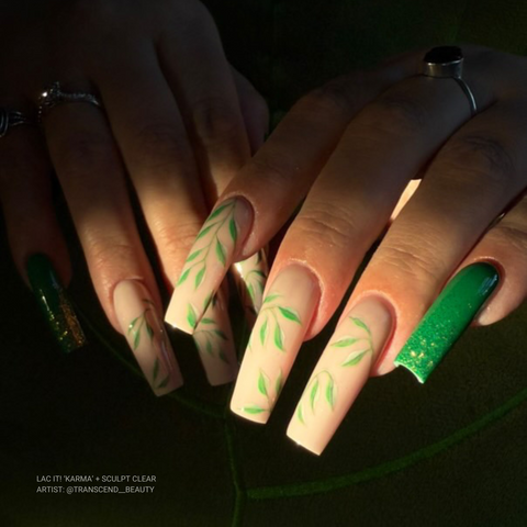 en Vogue Lac It! Karma true kelly green crème UV/LED gel nail polish for professional nails and extensions on long square manicure