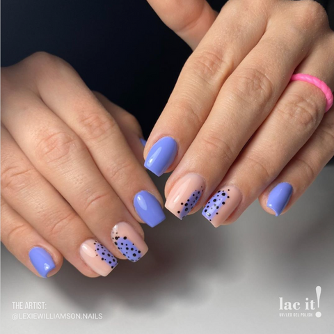 en Vogue Lac It! Mirtillo periwinkle crème UV/LED gel nail polish for professional nails and extensions on square manicure