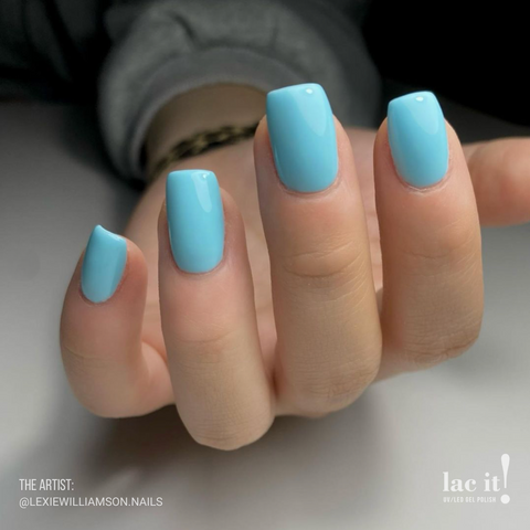 en Vogue Lac It! Tiffany Blue classic baby blue crème with green undertones UV/LED gel nail polish for professional nails and extensions on square manicured nails