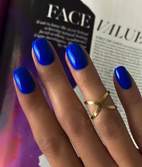 Light Elegance Buttercream Peek A Blue