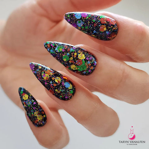 LE Everyone's a Critic Glitter Gel - DK BEAUTY