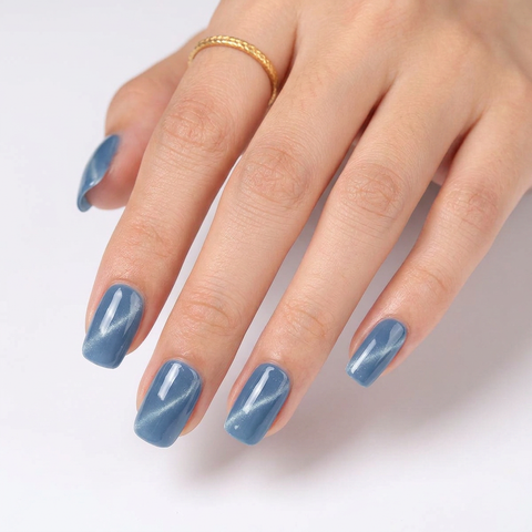 170 Blue Cat Eye manicure
