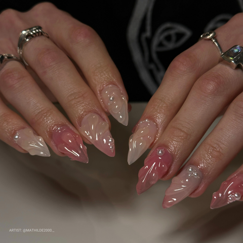 en Vogue full-transparency sheer nail polish kit for professional nail sculpting and extensions on stiletto nails