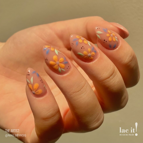 en Vogue Lac it! Do not disturb punchy pastel orange crème UV/LED gel nail polish for professional nails and extensions. Shown on nails with nail art