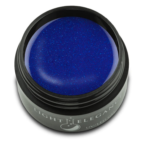 A bright royal meets cobalt blue. What makes this exciting color so outstanding is the tiny pieces of light blue glitter. A fancy and sparkly winter blue that brings a smile to your style!


Midnight Meet, UV/LED Color Gel, 17 ml

Coverage: Opaque
Effect: Shimmer
