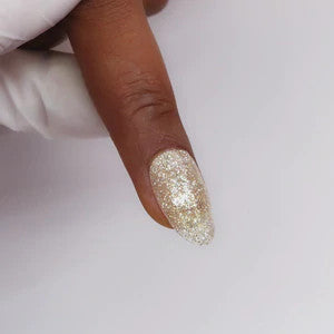 An antique diamond glitter that is soft, neutral and has just a light touch of gold. White and pearl sparkles shine through softly providing an elegant look whatever event awaits you.ether to make a tranquil and serene aqua

P+ Adventure Awaits Glitter Gel Polish, 15 ml.

Coverage: Opaque
Effect: Glitter