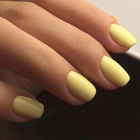 luxio-gel-cheerful-yellow-pastel-manicure