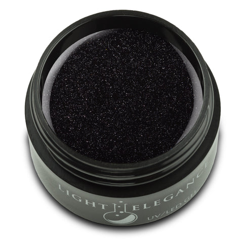 Black sprinkled with silver glitter.

Lovers Lane, UV/LED Color Gel, 17 ml light elegance